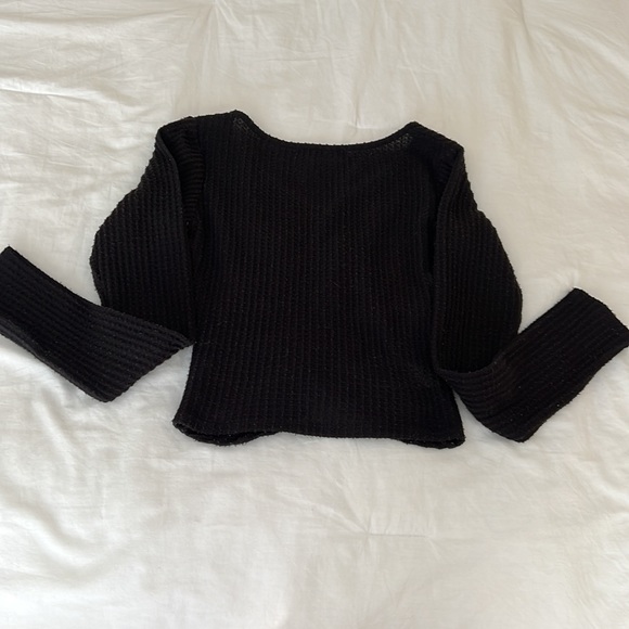 Black cute sweater size small with front cinch design - Picture 5 of 5